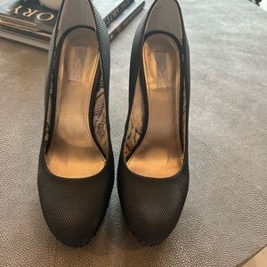 Rachel Roy black platform pumps